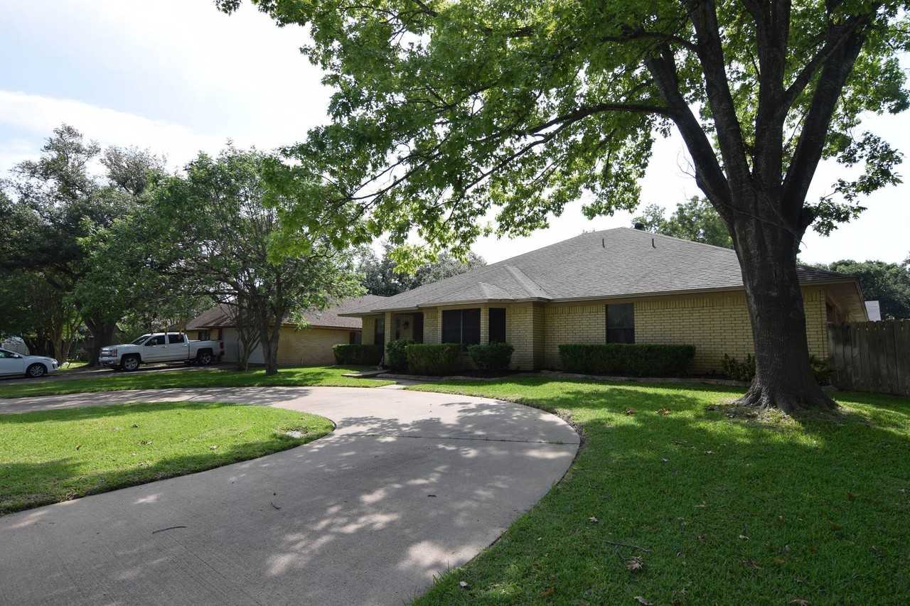 2433 Canyon Creek Dr - Photo 2 of 25