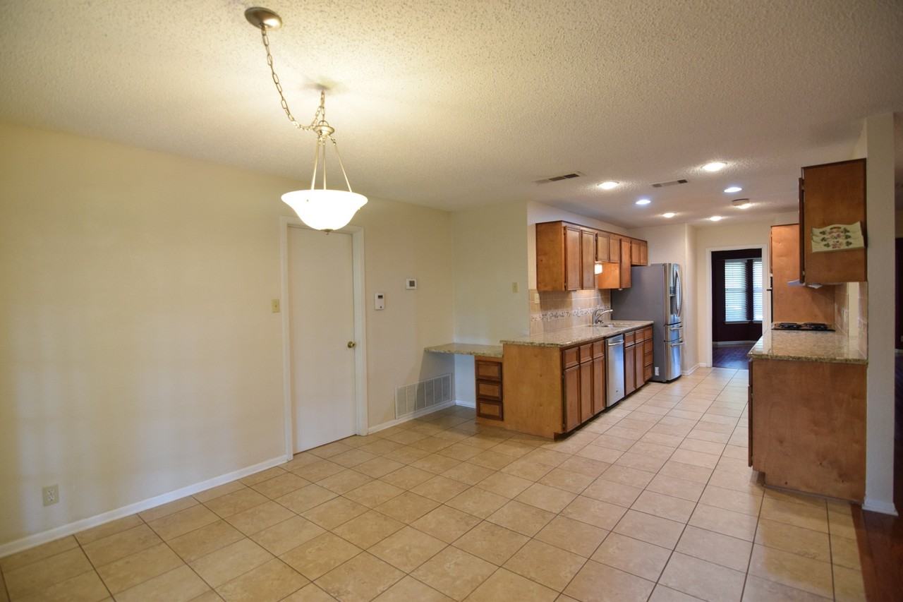 2433 Canyon Creek Dr - Photo 6 of 25