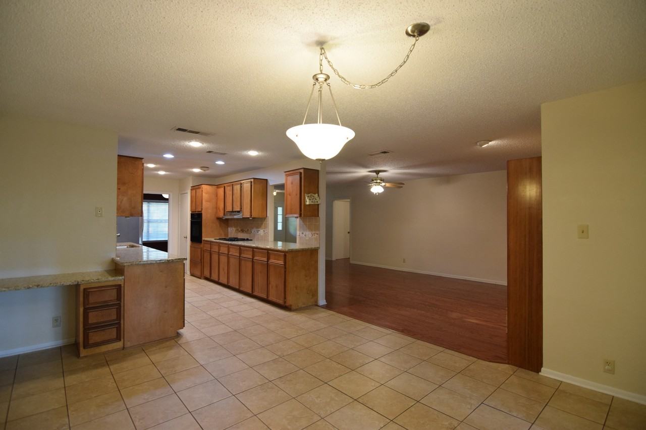 2433 Canyon Creek Dr - Photo 7 of 25