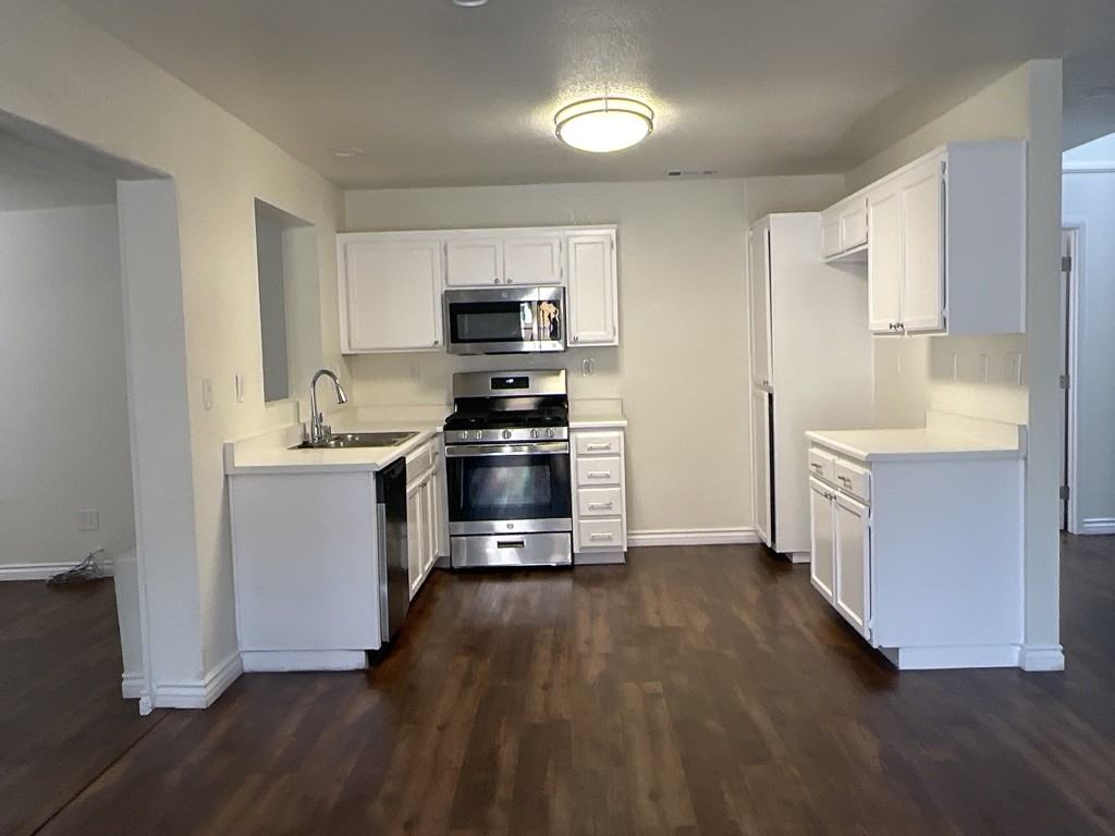 1037 Milestone Ave - Photo 3 of 16