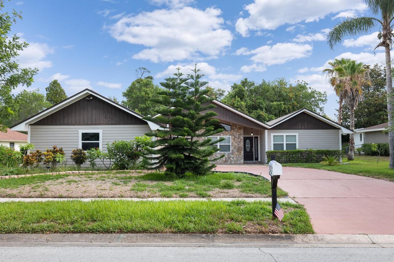 825 Park Ct - Photo 3 of 47