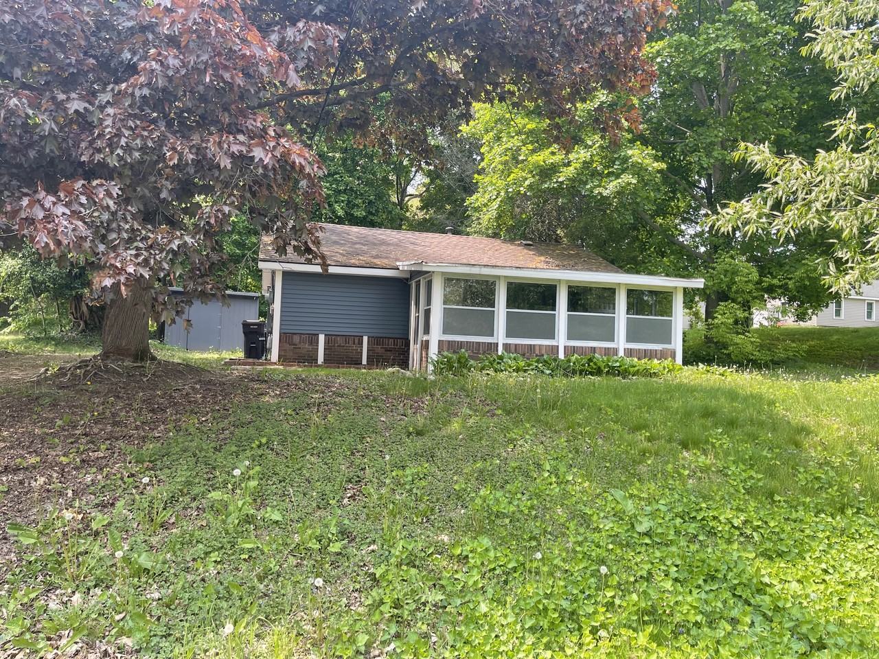 227 Elizabeth St - Photo 2 of 13