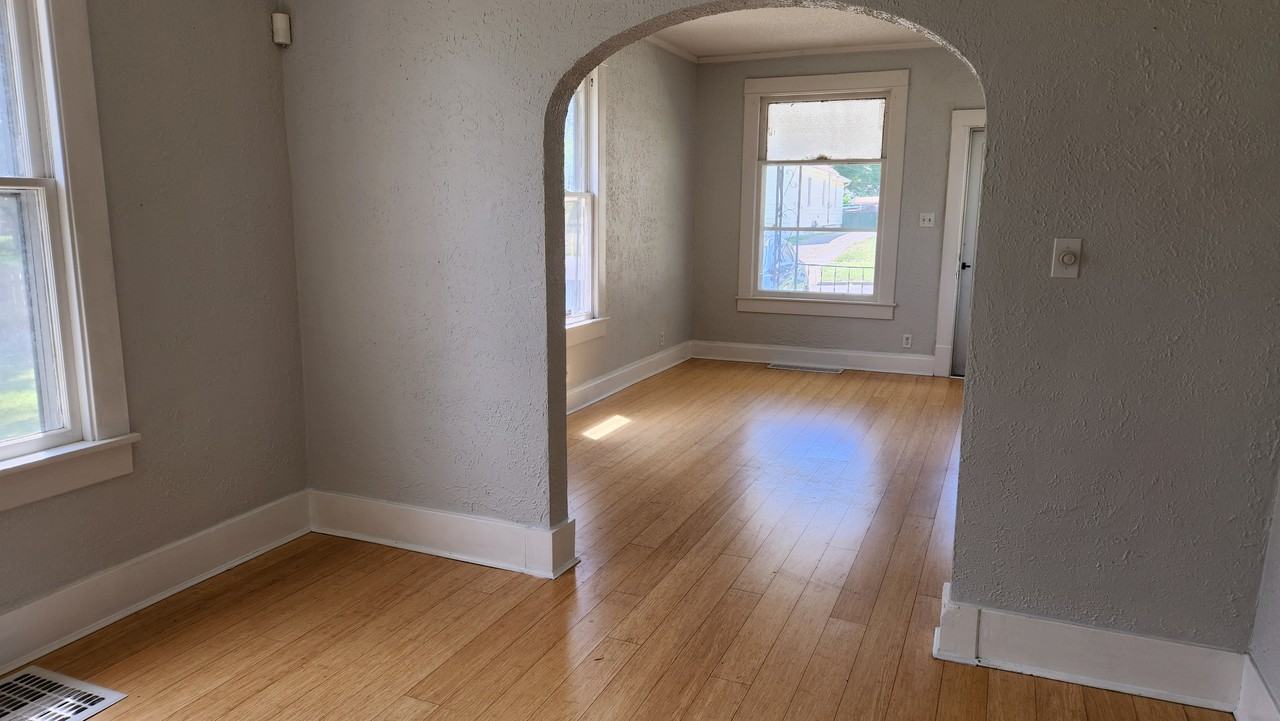 1824 E Clay St - Photo 3 of 7