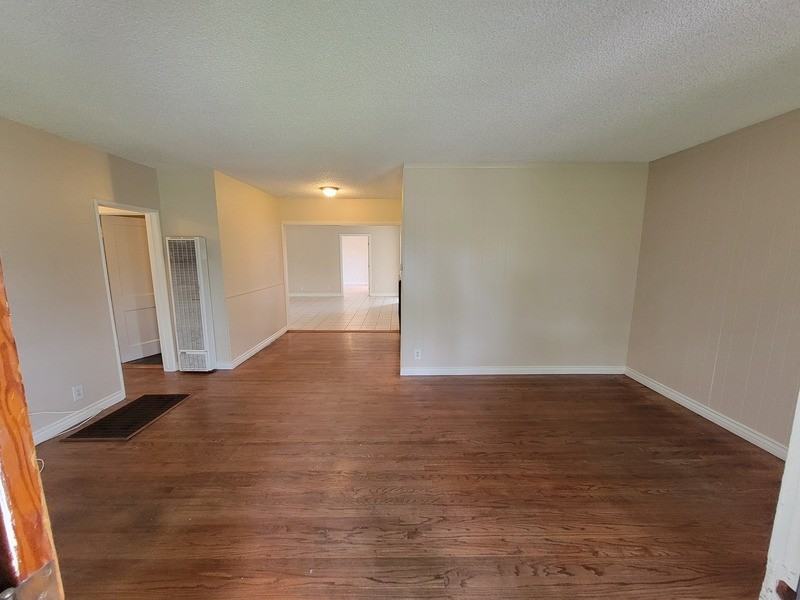 13709 Racine Ave - Photo 2 of 28