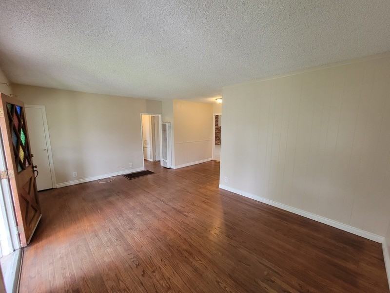 13709 Racine Ave - Photo 3 of 28