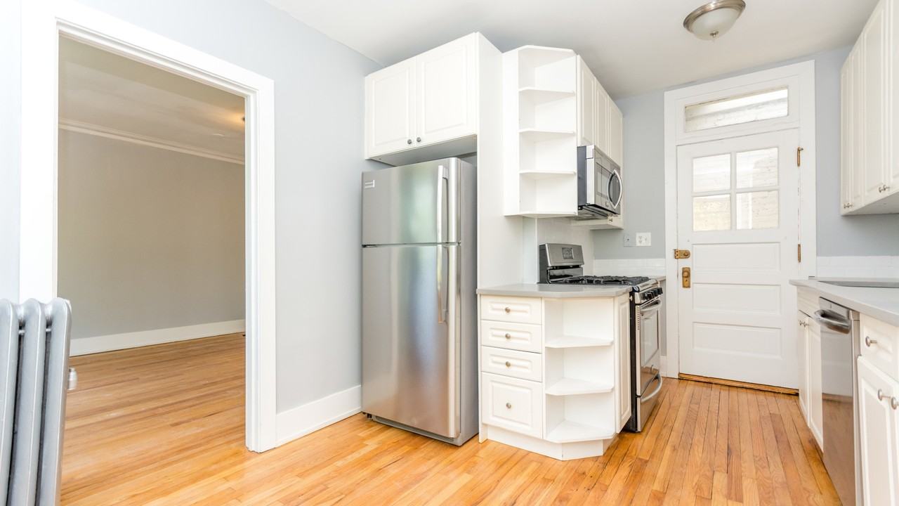 1156 W Lill Ave #2 - Photo 3 of 9