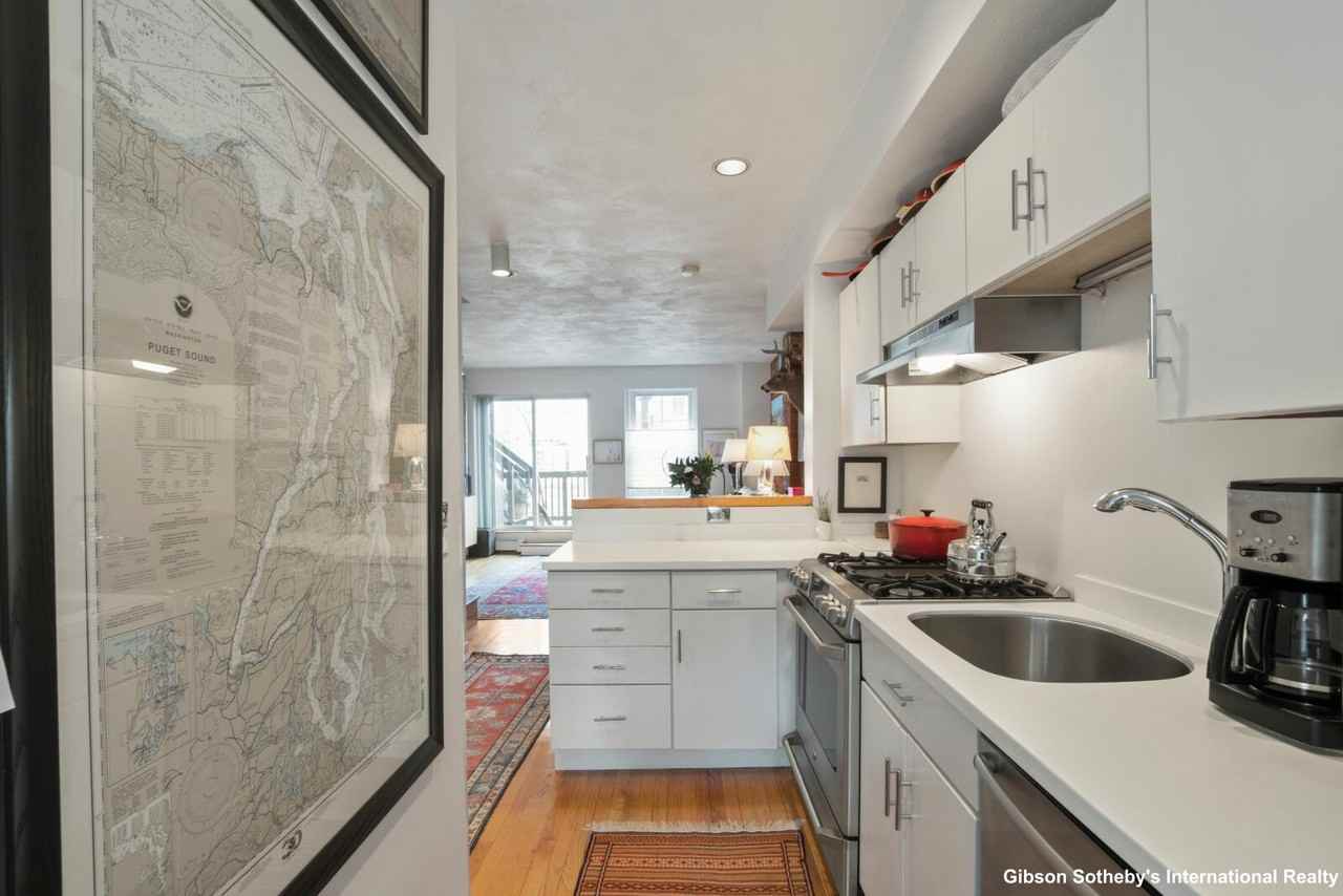 26 Bigelow St #A - Photo 3 of 21