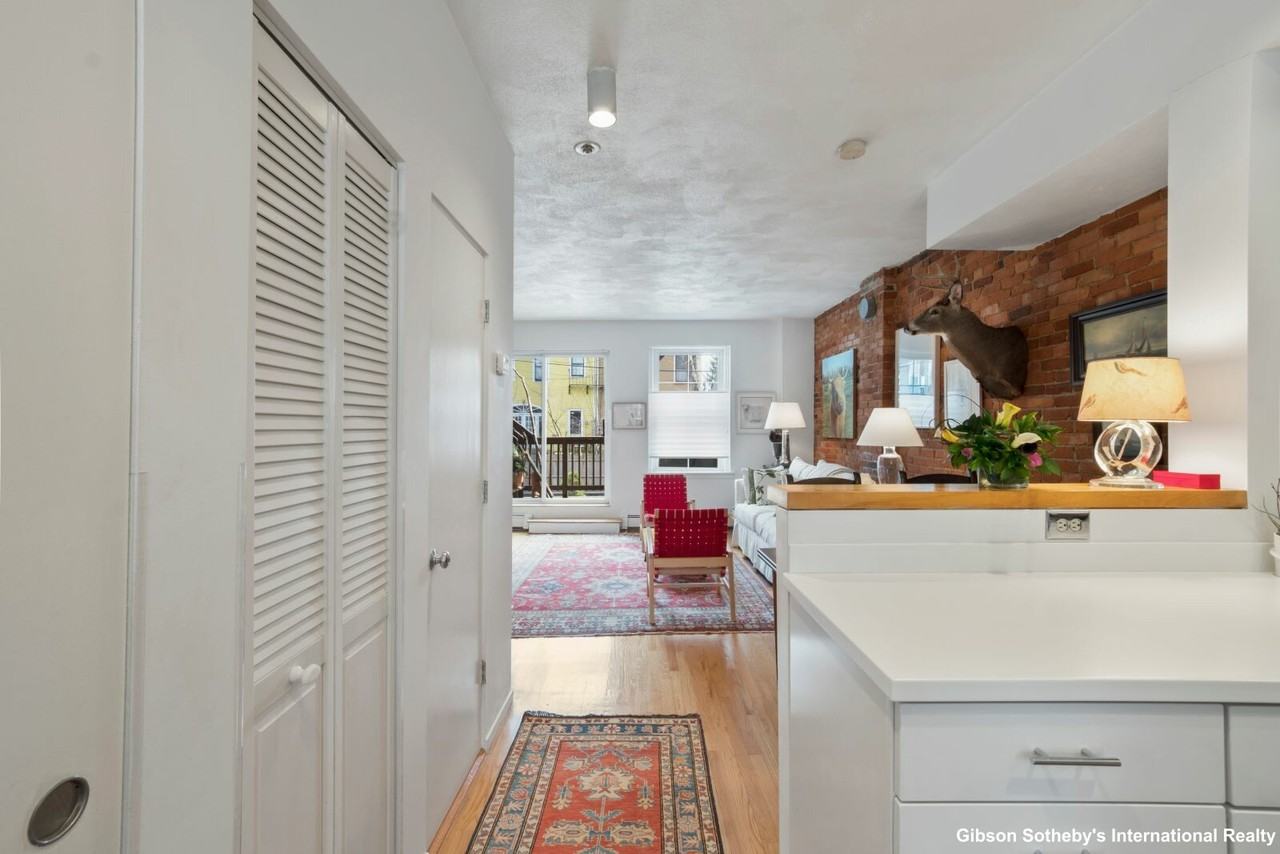 26 Bigelow St #A - Photo 6 of 21