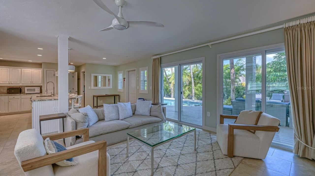 3708 Sandspur Ln - Photo 6 of 49