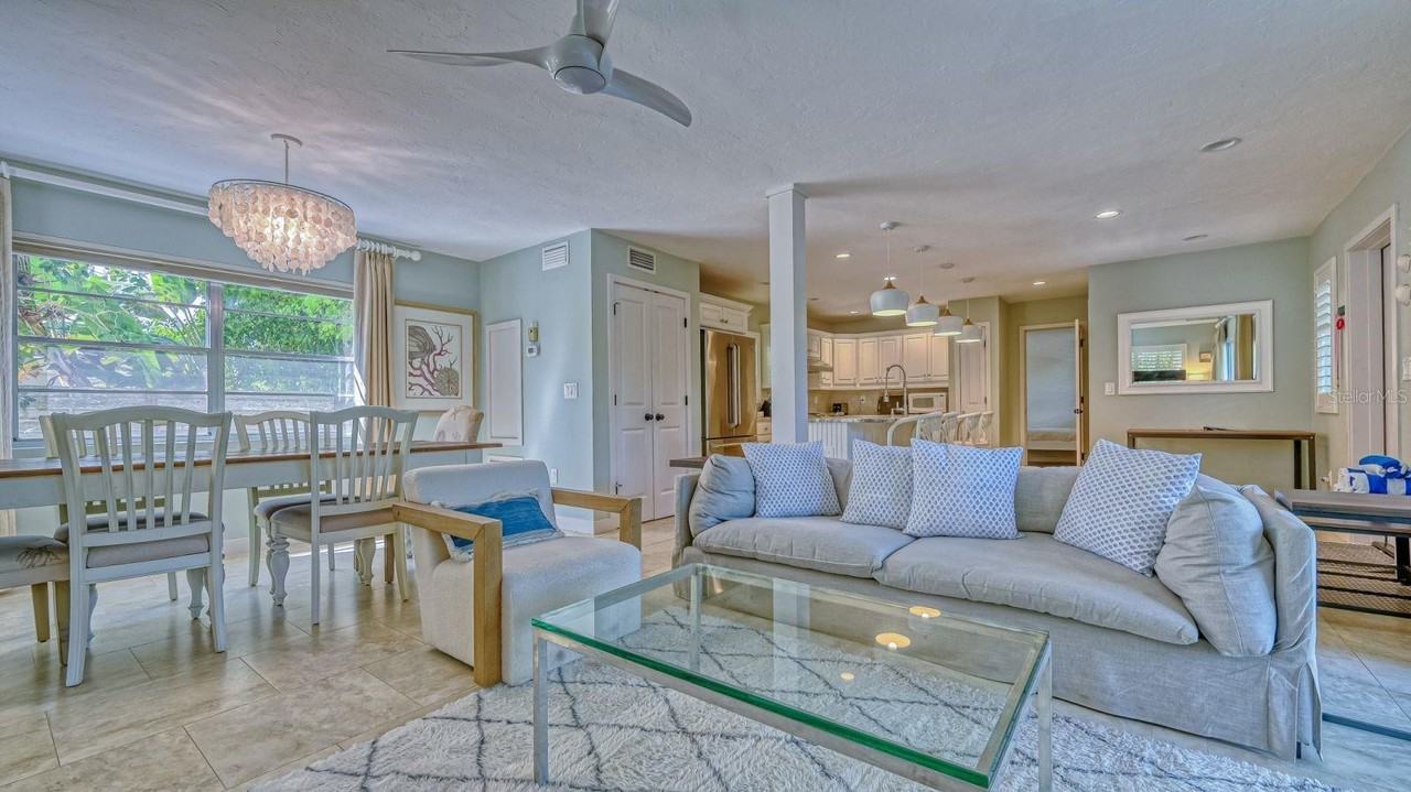 3708 Sandspur Ln - Photo 7 of 49