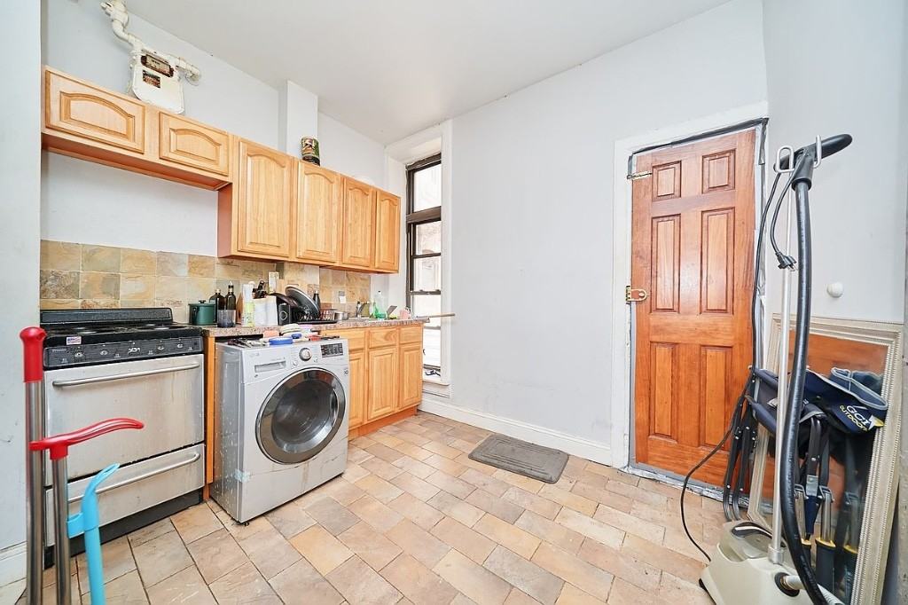 587 Riverside Dr #3B