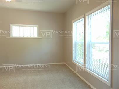 828 N Chestnut Ave - Photo 3 of 12