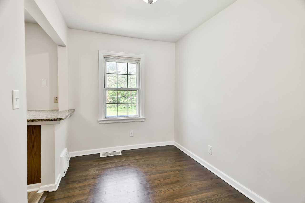 1524 Sexton Dr - Photo 3 of 27