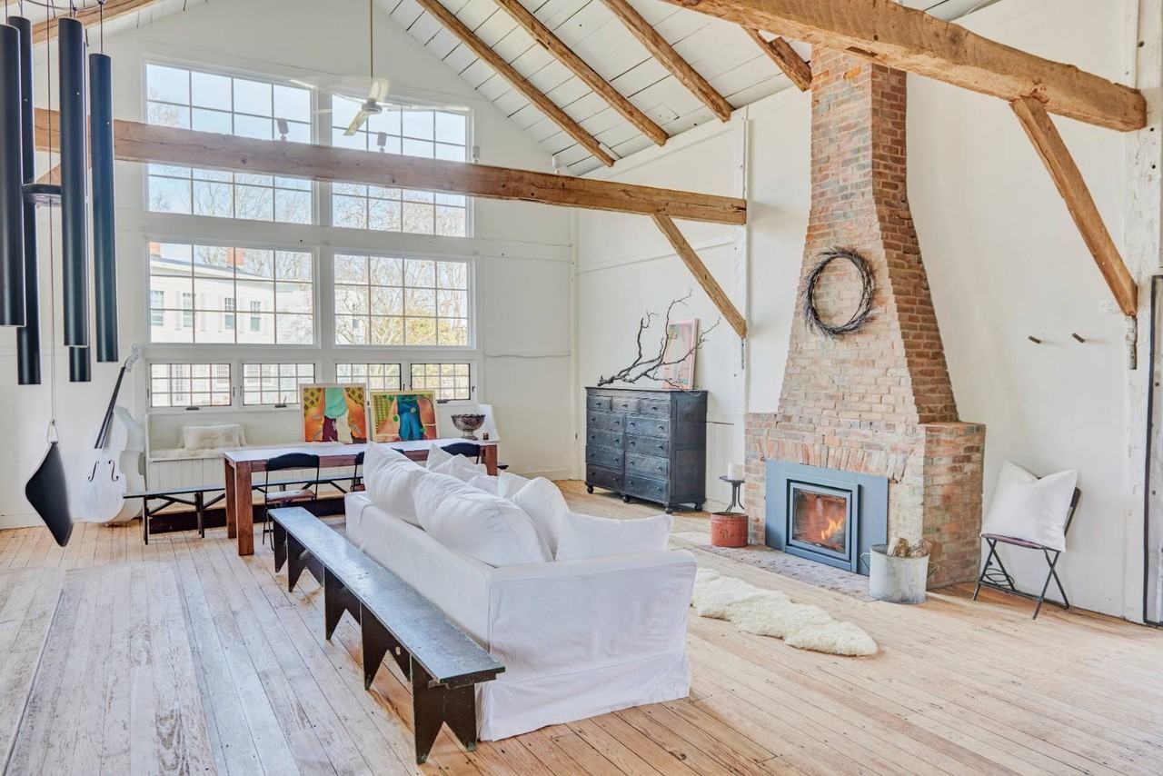 1200 1200 Indian Neck Lane - Barn & Cottage - Photo 2 of 23