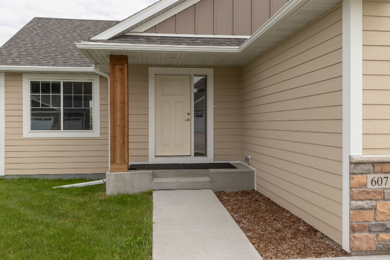 607 10th Avenue Northeast - Photo 2 of 37