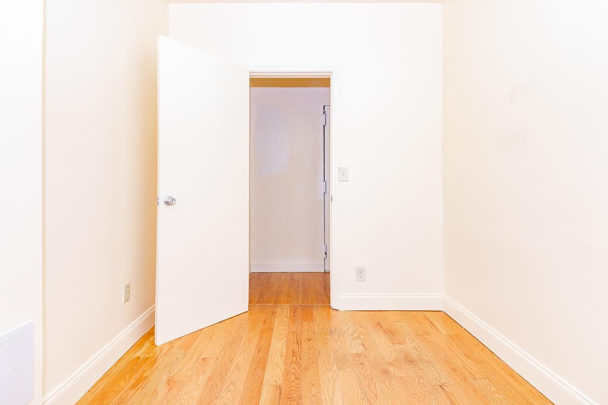 831 Madison St #8d - Photo 6 of 9