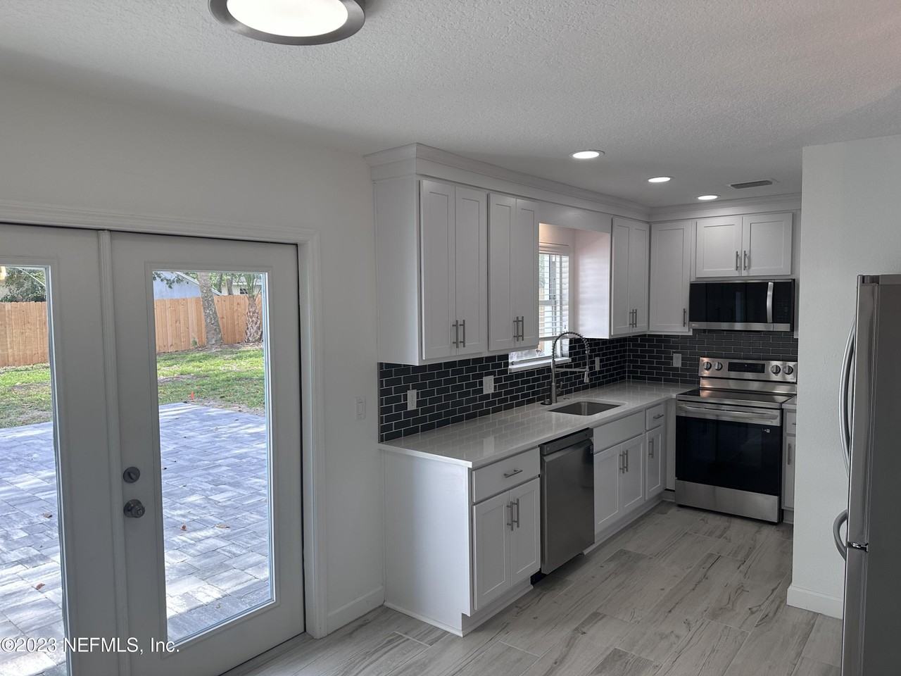 511 Davis St - Photo 3 of 27