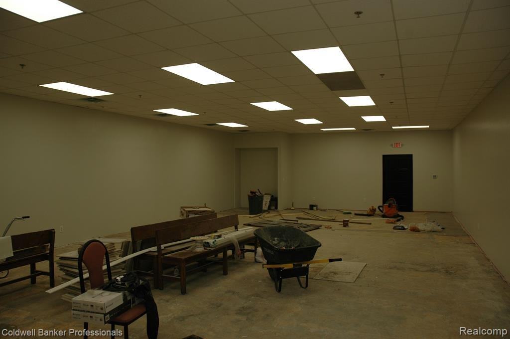 323 E Genesee St Unit 323 - Photo 2 of 5