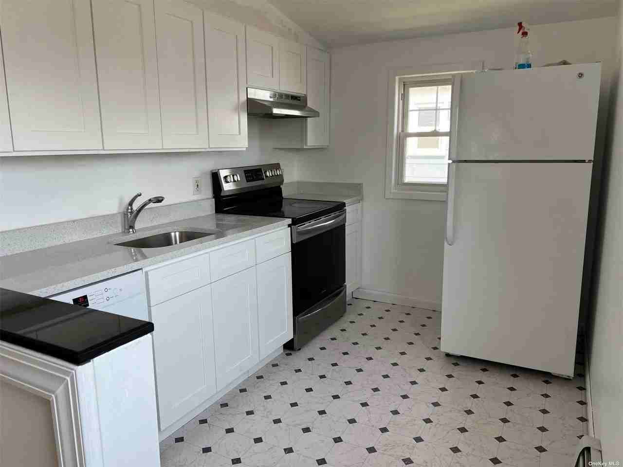 358 W Fulton St - Photo 2 of 8