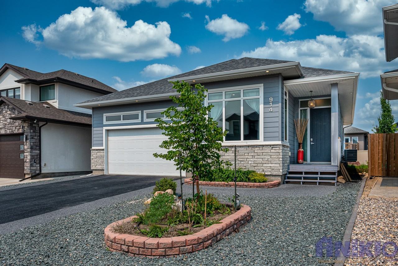 3 Bedroom + Bonus Room House in Evergreen Apartments 914 Kloppenburg