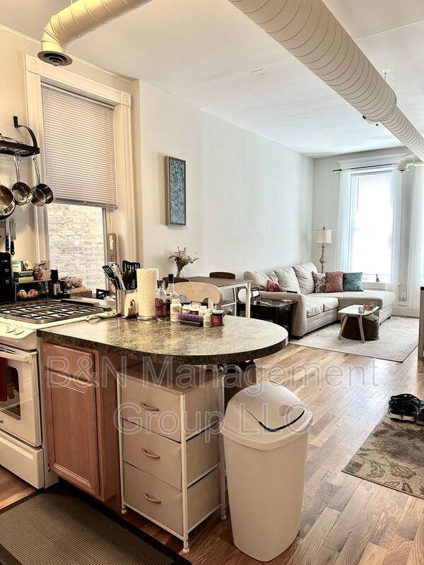 2337 N Janssen Ave #2F - Photo 4 of 13
