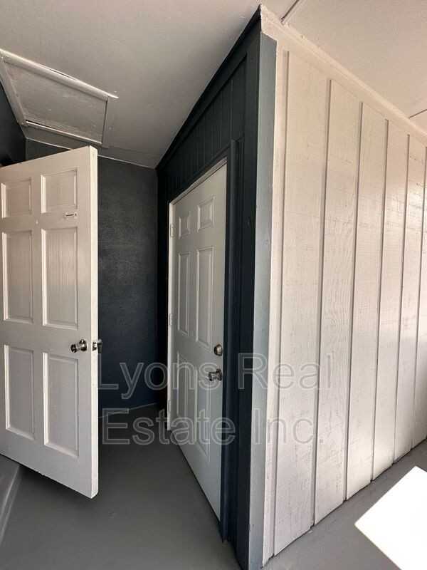 3123 Edison Ave - Photo 2 of 10
