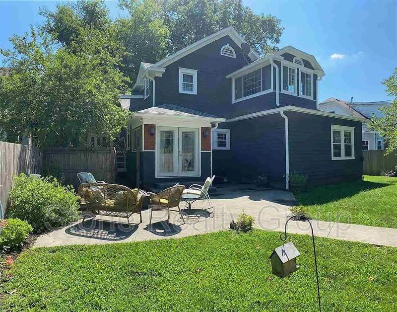 211 Adams Blvd - Photo 2 of 14