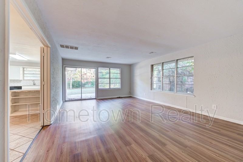 3105 W Britton Rd - Photo 6 of 38