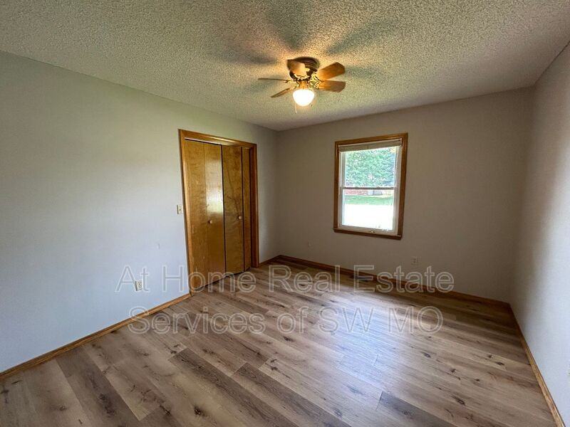 306 W Hunter Dr - Photo 7 of 10
