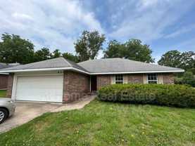 921 S Belcrest Ave - Photo 1 of 1