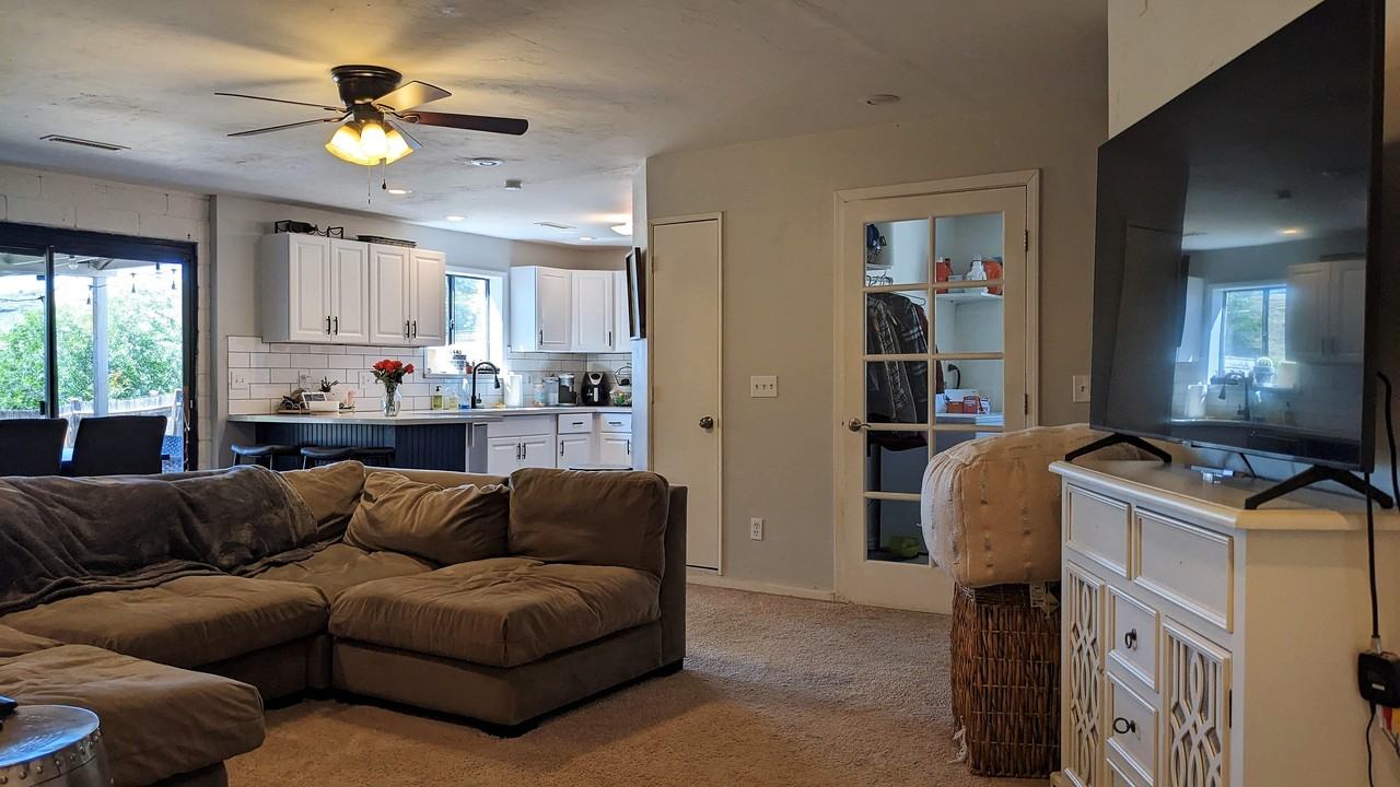 1514 N Elaine Way #NA - Photo 3 of 20