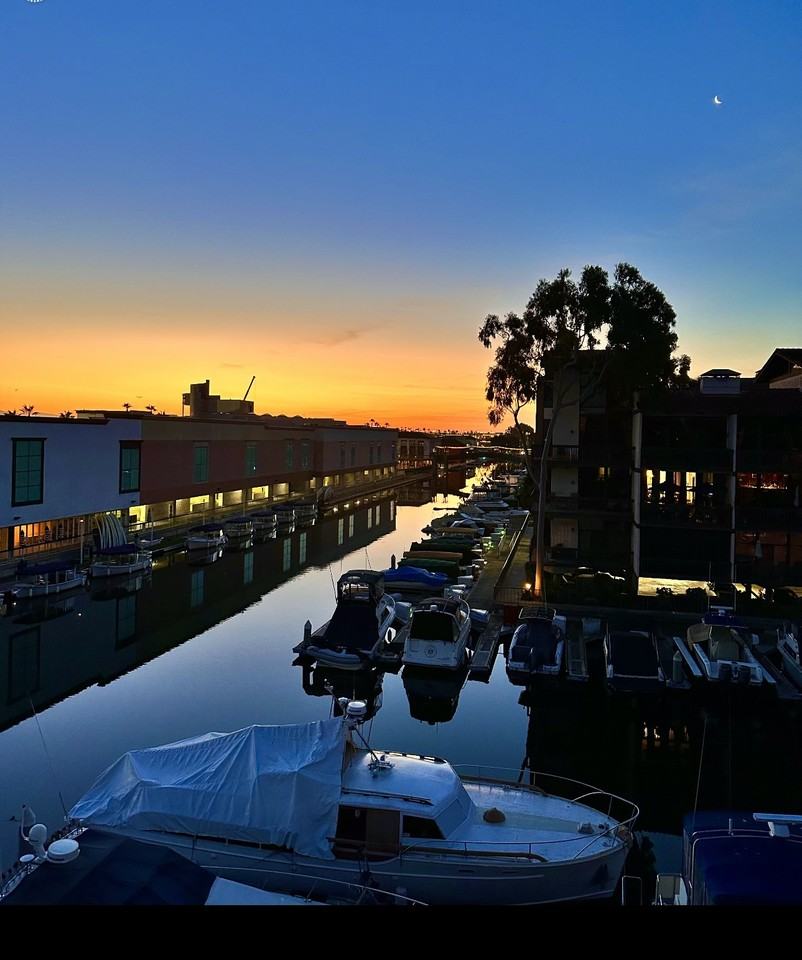 5338 Marina Pacifica Dr N - Photo 3 of 24