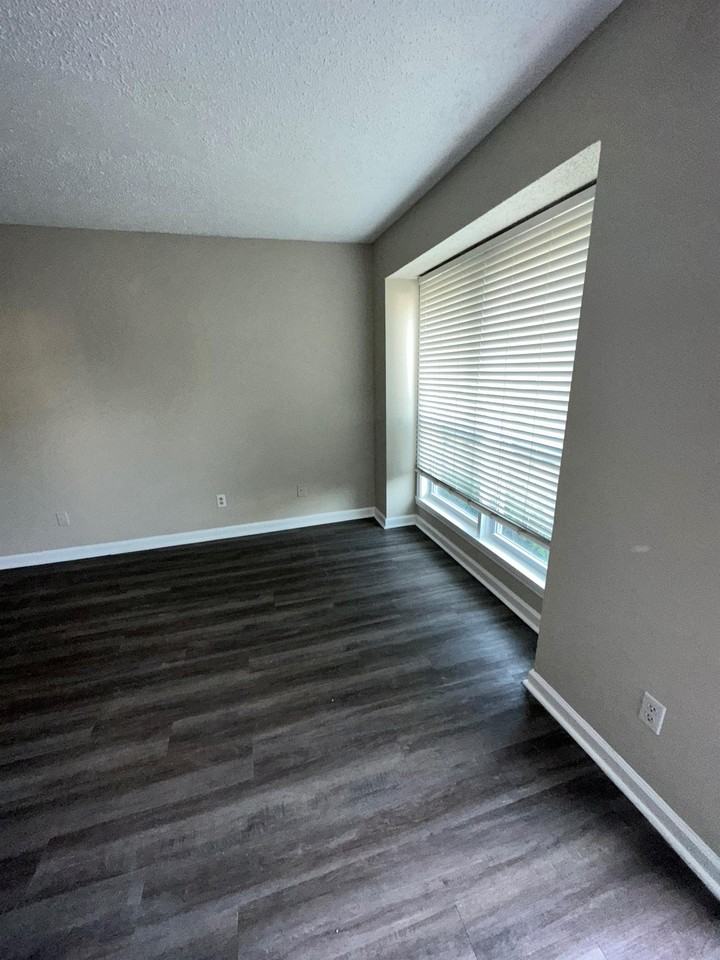 124 Elizabeths Ct #1 - Photo 2 of 9
