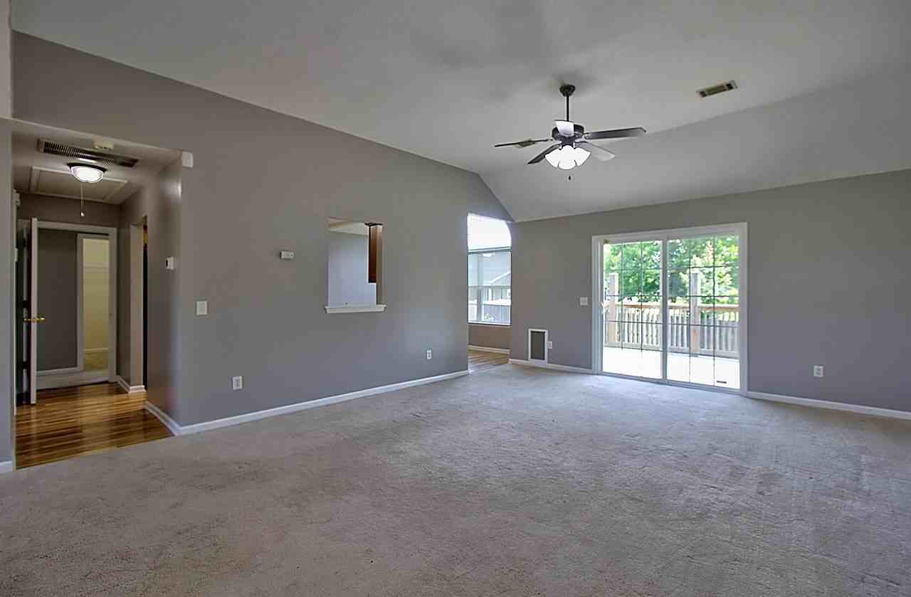 403 E Banks St #1 - Photo 4 of 25