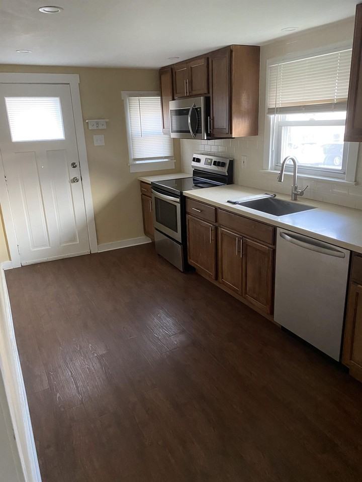 1234 E Philadelphia Ave #1 - Photo 3 of 11