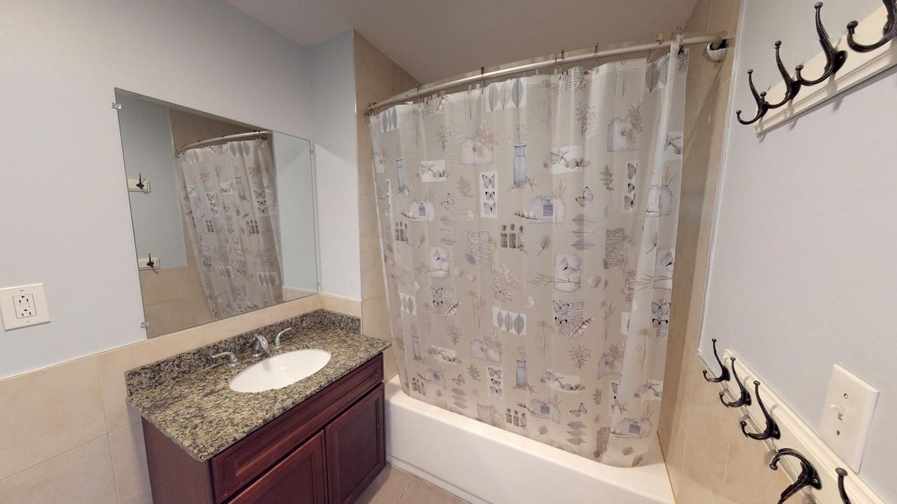 Bright East Cambridge home near Lechmere Station - Photo 6 of 7