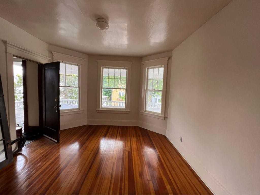 13 Springate St ## 15 - Photo 2 of 4