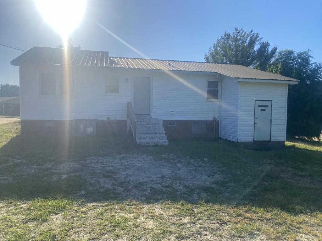 802 Beeler Ave - Photo 2 of 9