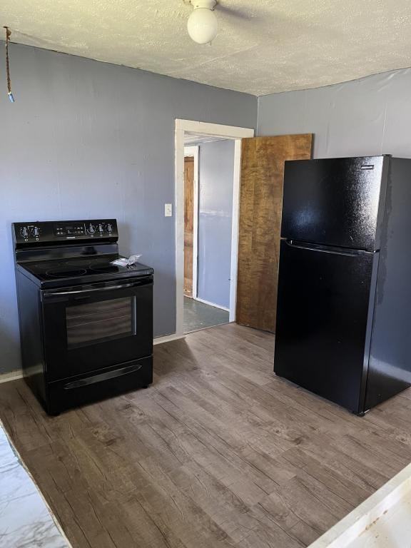 330 N Spring St - Photo 2 of 6