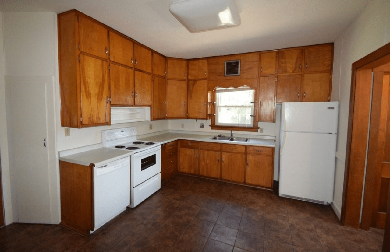 129 N Main St - Photo 2 of 7