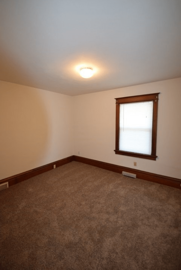 129 N Main St - Photo 5 of 7