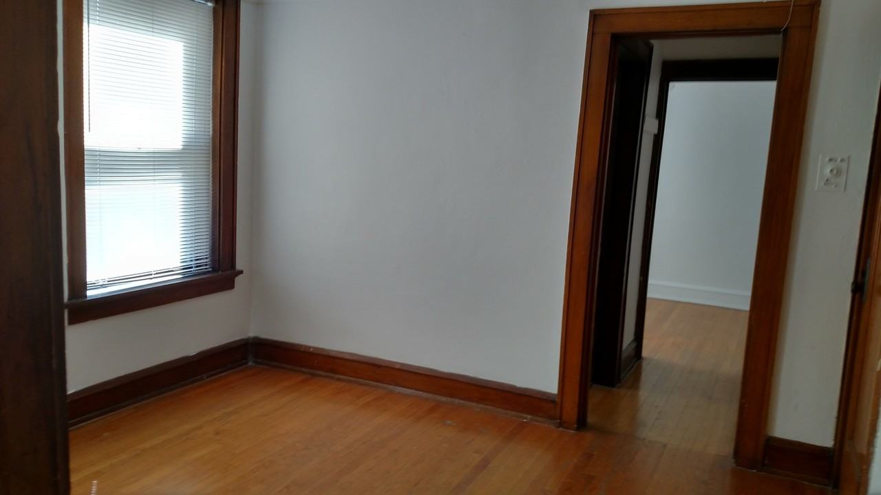 Murray Hill Apartments - Photo 3 of 8