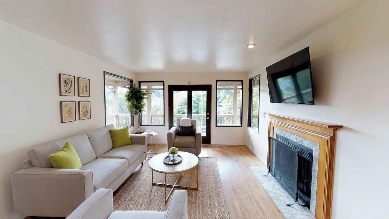 Private Bedroom in Phinney Ridge Home With Beautifully