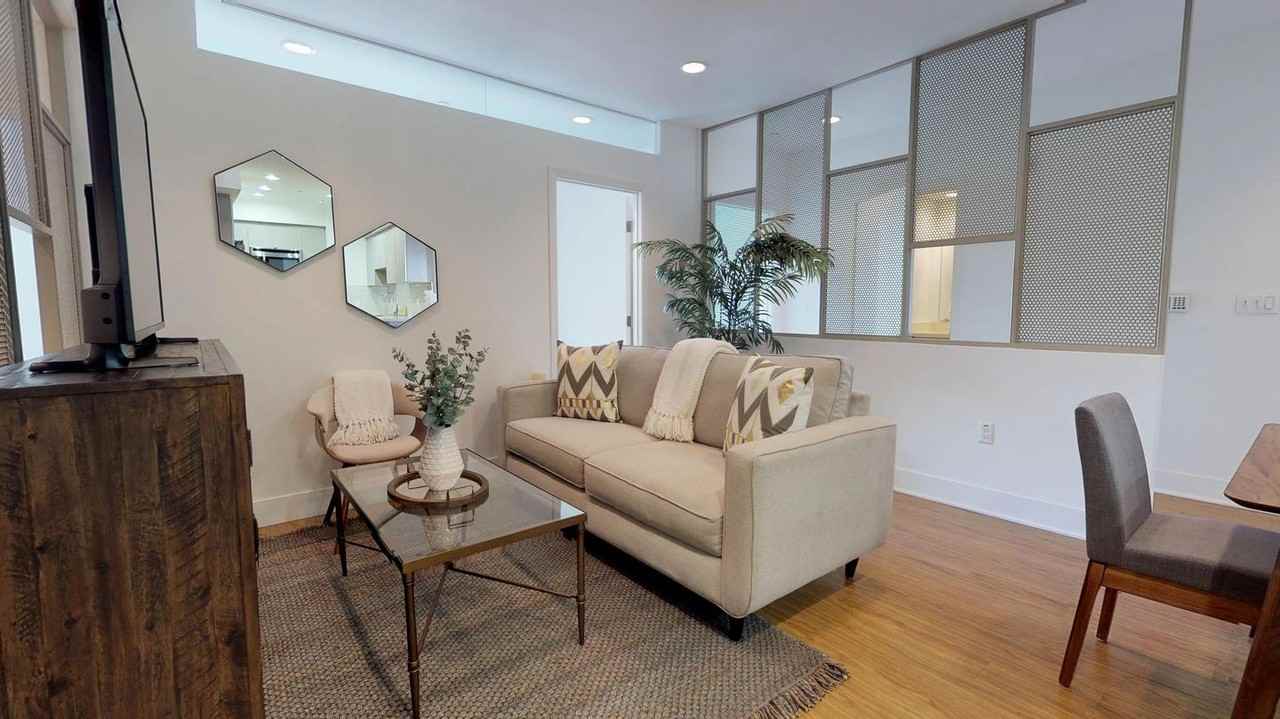 Private Bedroom in Modern West LA home by Santa Monica Blvd Apartments