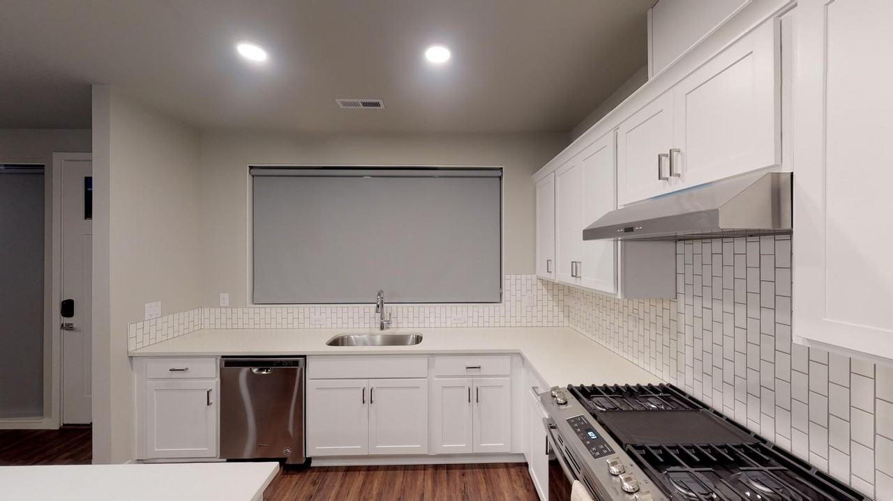 Private Bedroom in Modern Woodstock Townhome with Courtyard Apartments