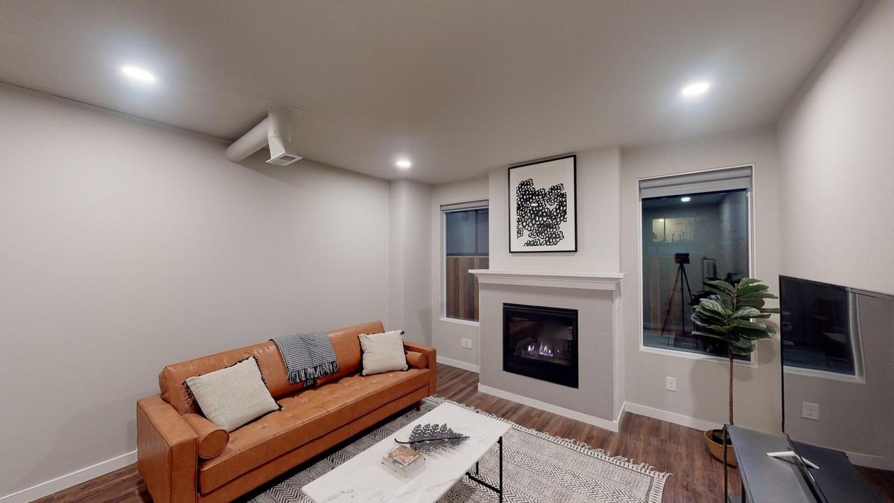 Private Bedroom in Modern Woodstock Townhome with Courtyard Apartments