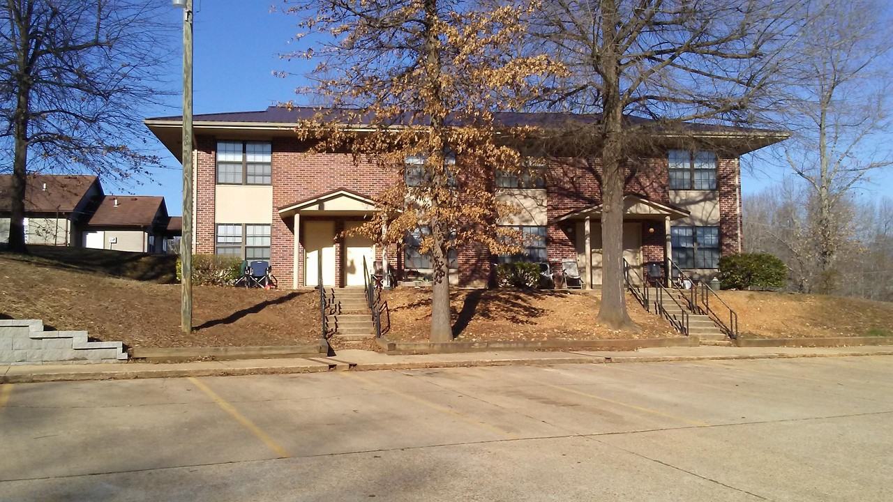 Crestview Apartments - Photo 2 of 3