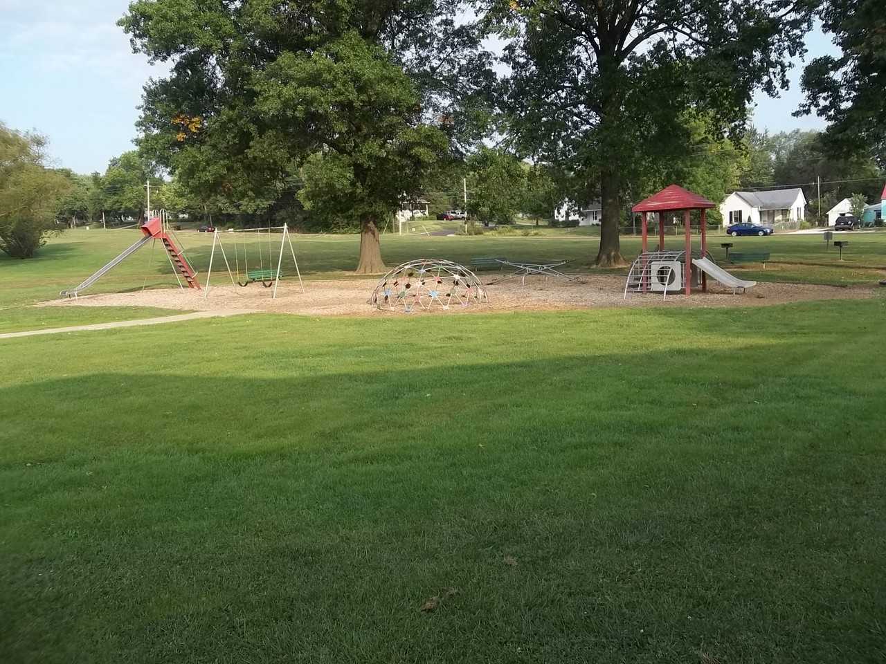 Pin Oak Grove I Apartments - Photo 2 of 4