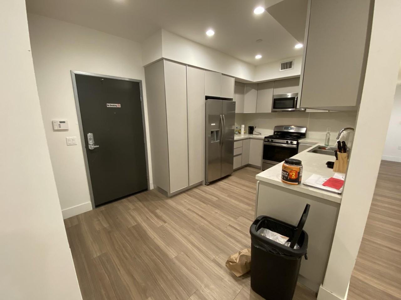 Stylish Greater Wilshire apartment with rooftop lounge Apartments