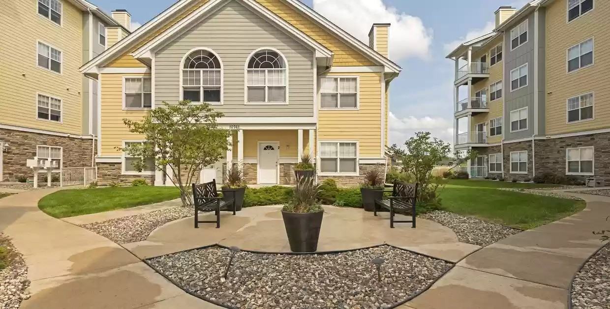 Regency Hill Apartments - Photo 4 of 38